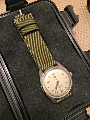 Red star retro mechanical - red,