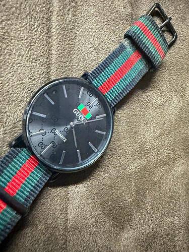 Gucci quartz wristwatch black - quartz,